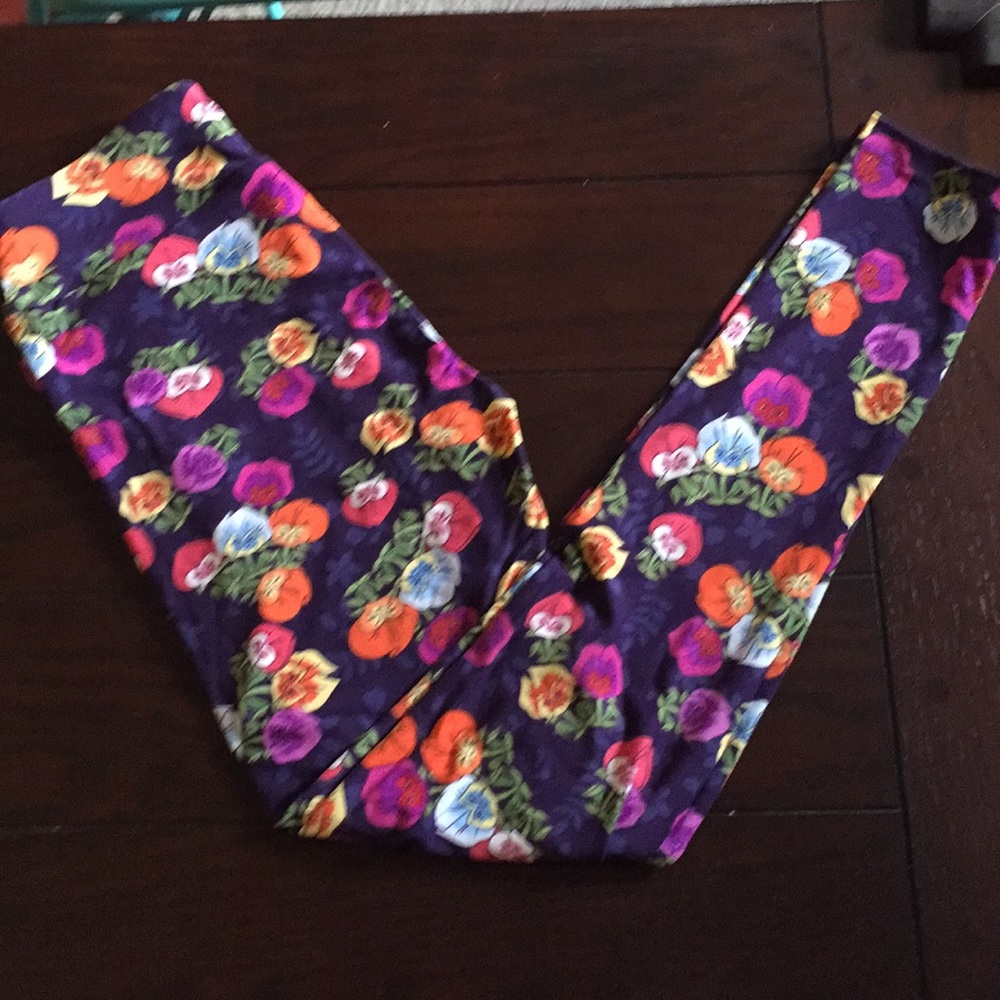 BNWOT Lularoe Disney Alice Wonderland OS leggings